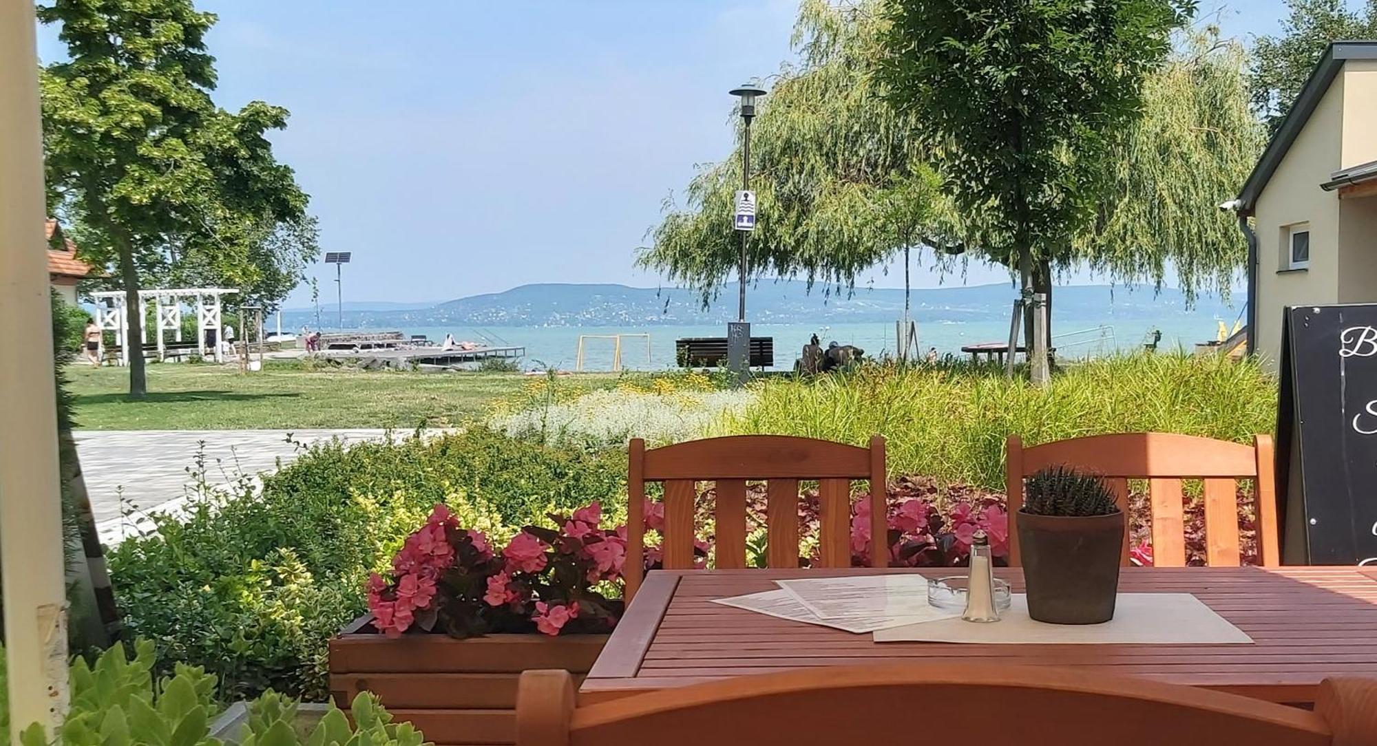 Apartmanhaz Horvath Balatonboglar Ngoại thất bức ảnh